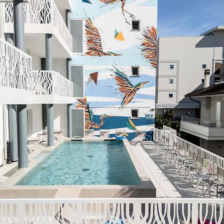 Hotel Marzia Holiday Queen Каорле Экстерьер фото