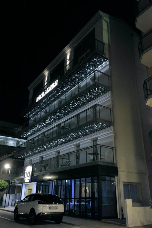 Hotel Marzia Holiday Queen Каорле Экстерьер фото