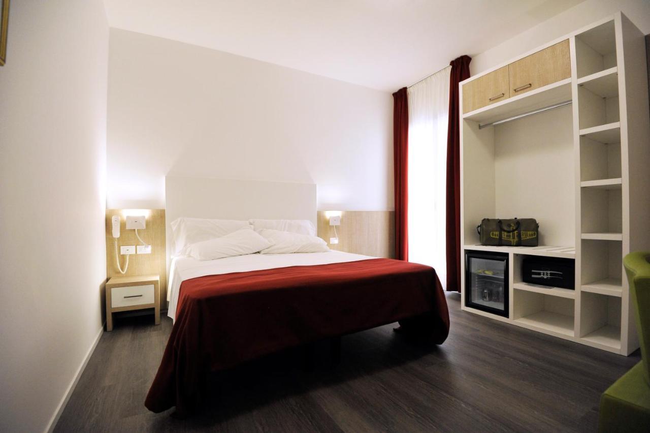Hotel Marzia Holiday Queen Каорле Экстерьер фото