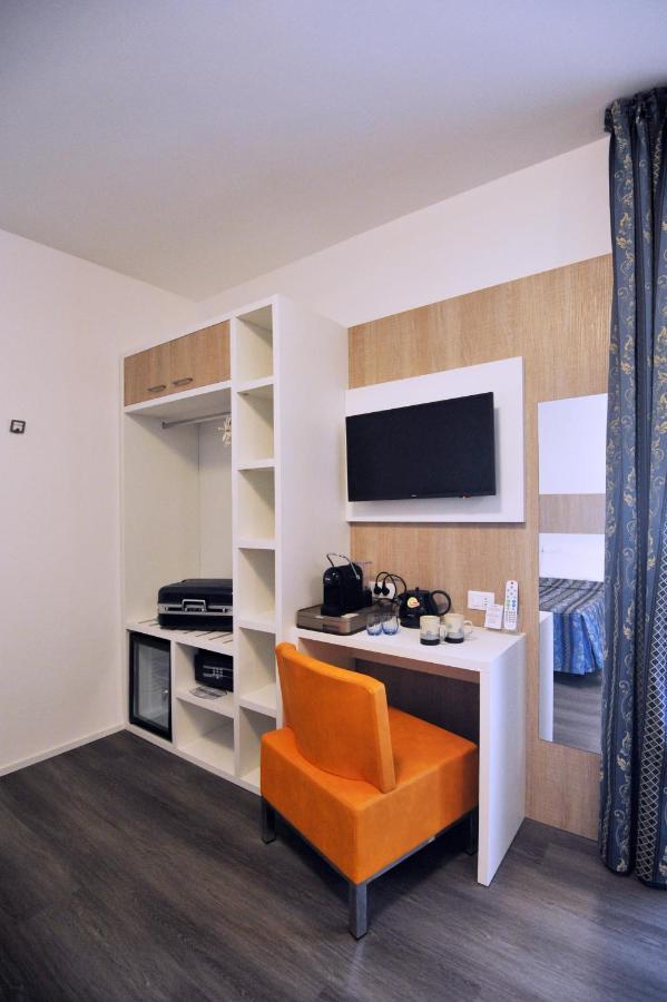Hotel Marzia Holiday Queen Каорле Экстерьер фото