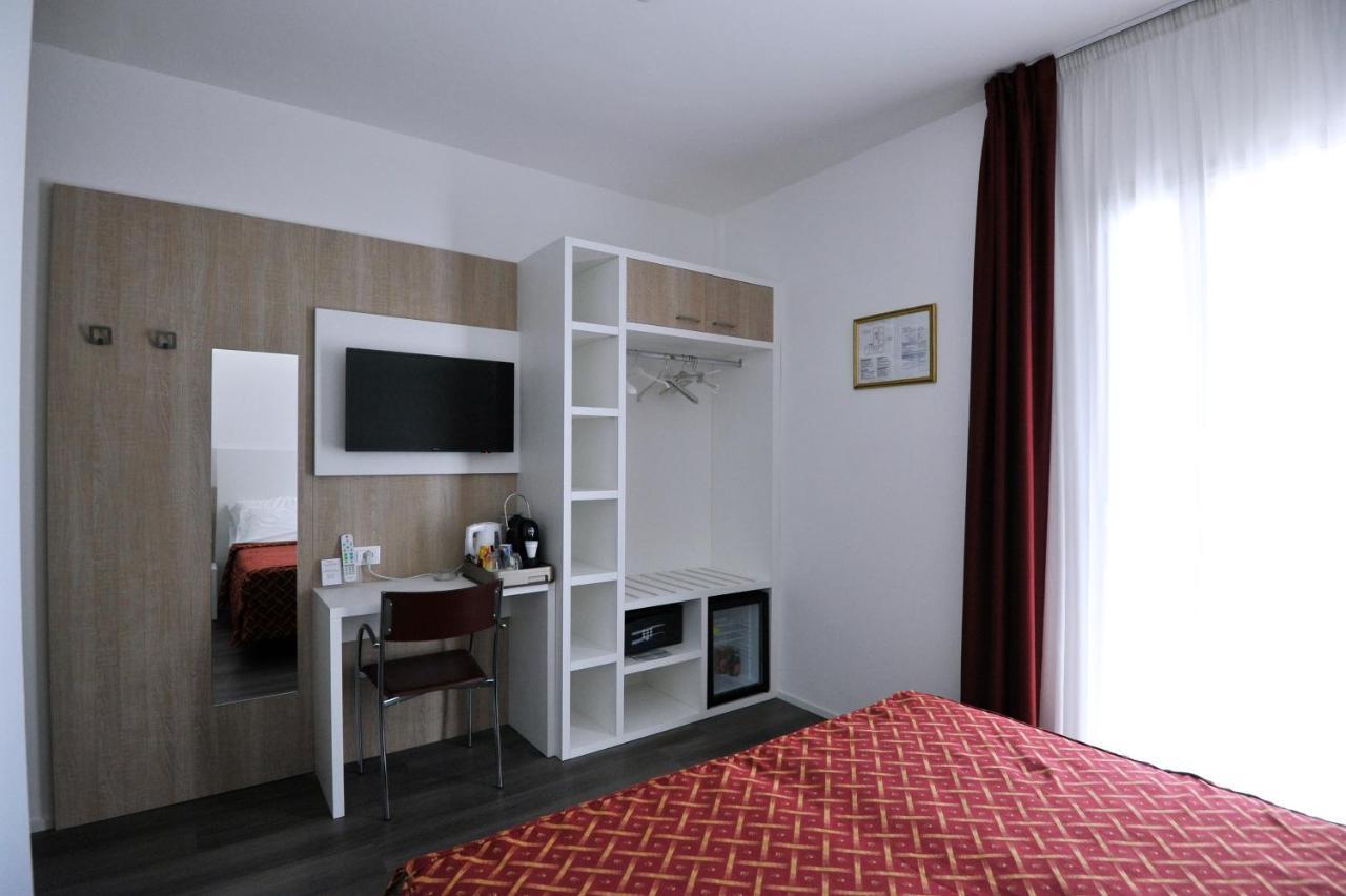 Hotel Marzia Holiday Queen Каорле Экстерьер фото