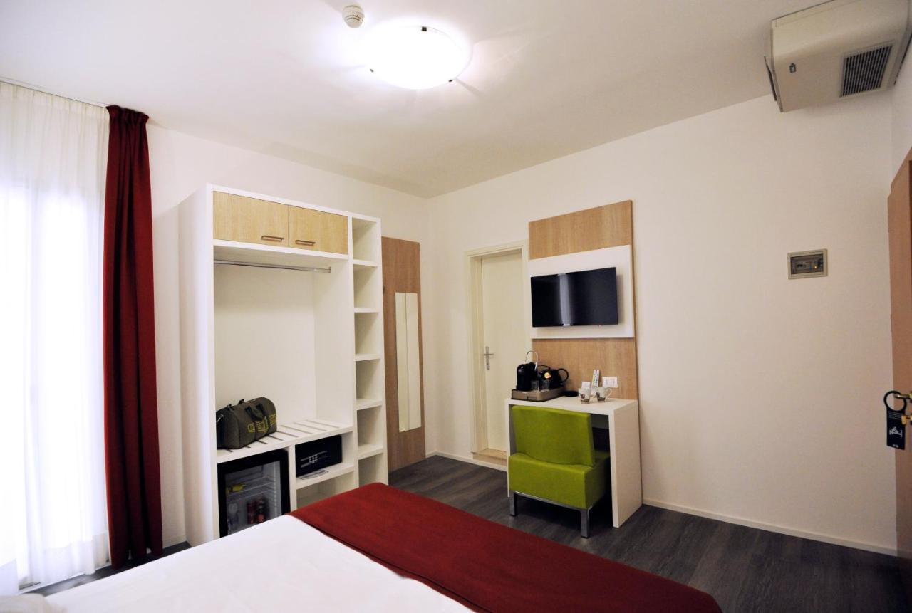 Hotel Marzia Holiday Queen Каорле Экстерьер фото