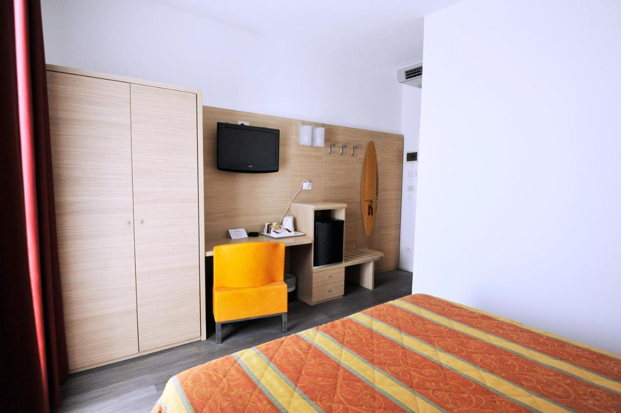 Hotel Marzia Holiday Queen Каорле Экстерьер фото