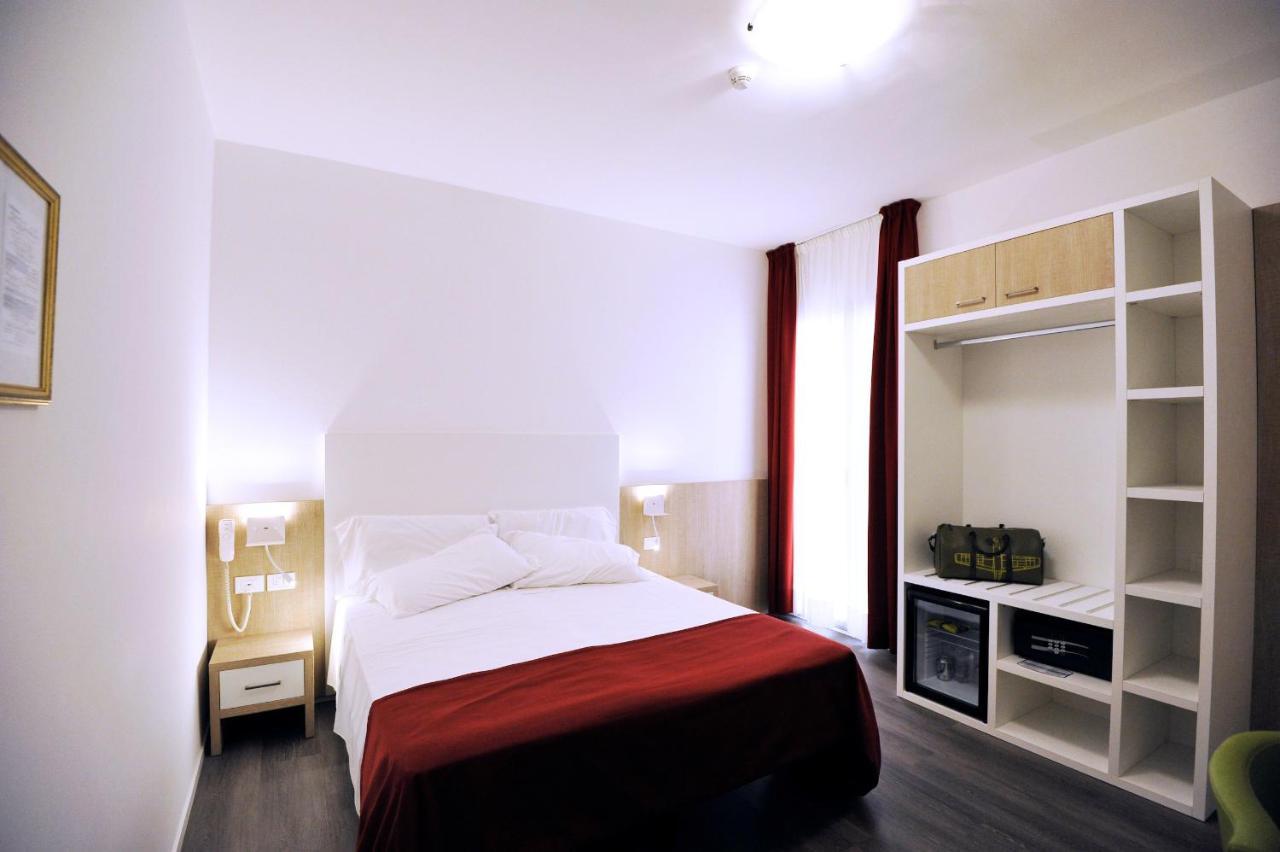 Hotel Marzia Holiday Queen Каорле Экстерьер фото