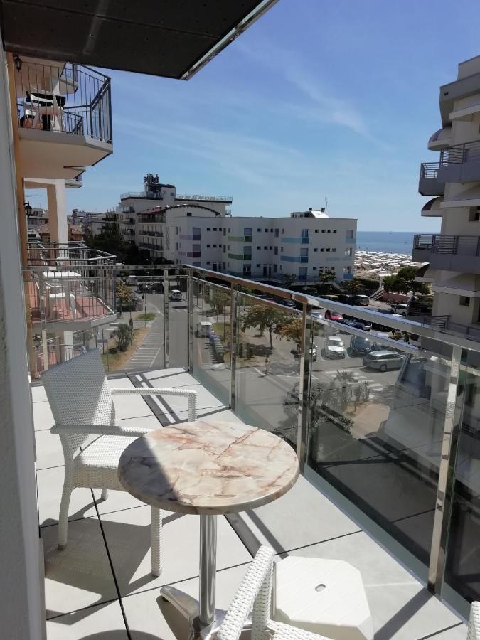Hotel Marzia Holiday Queen Каорле Экстерьер фото