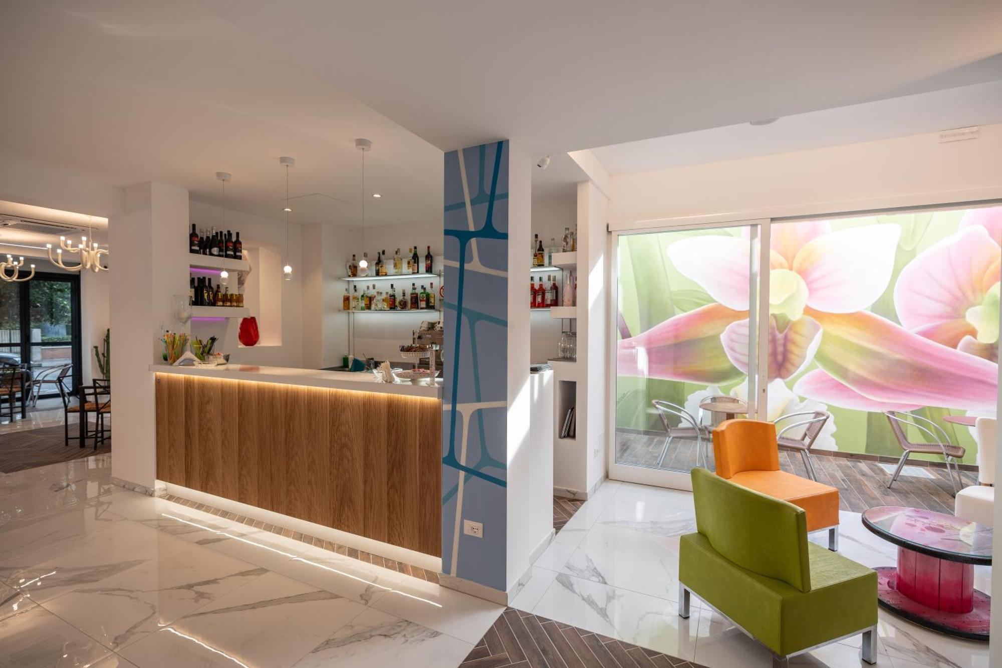 Hotel Marzia Holiday Queen Каорле Экстерьер фото