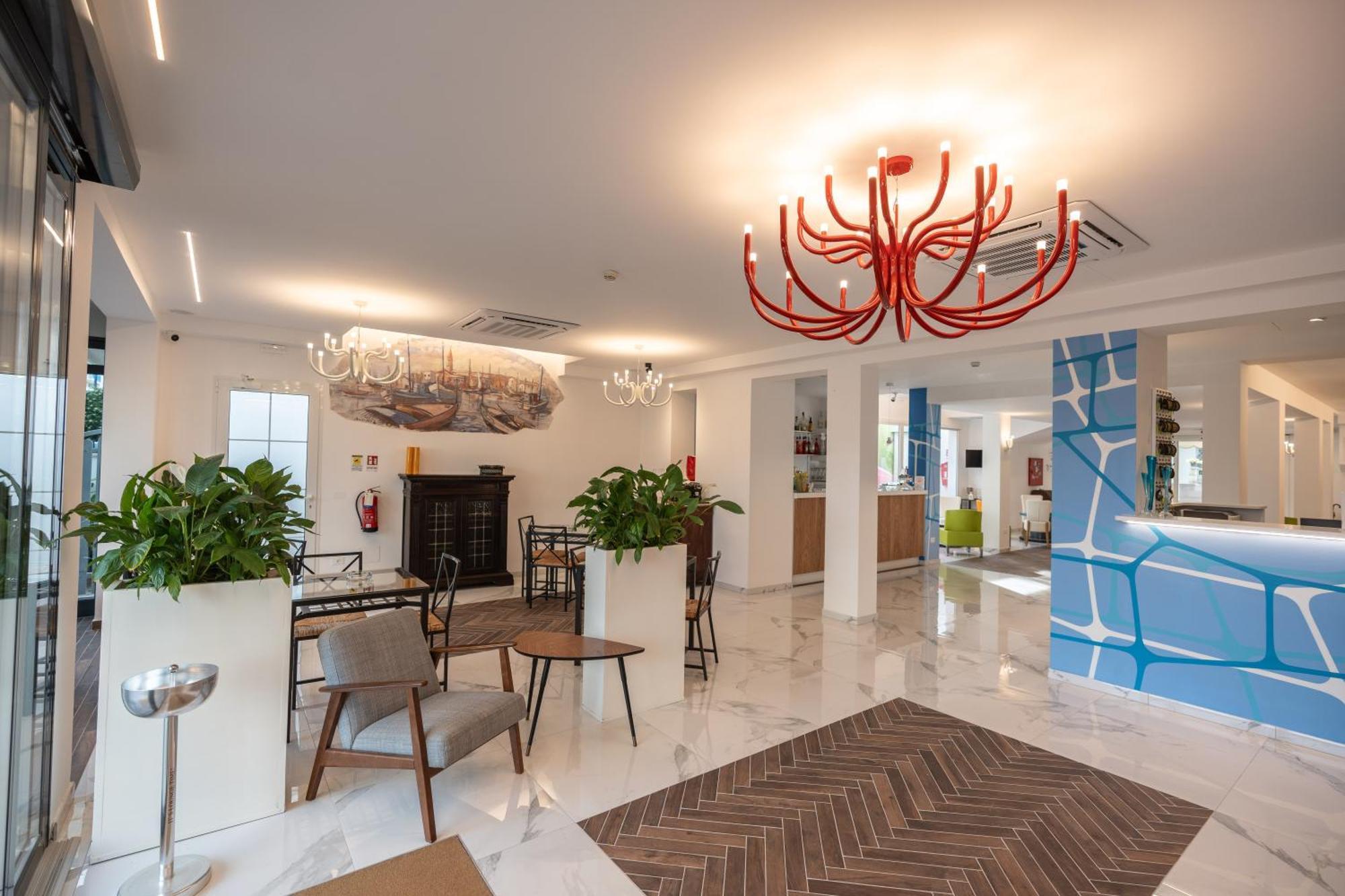 Hotel Marzia Holiday Queen Каорле Экстерьер фото