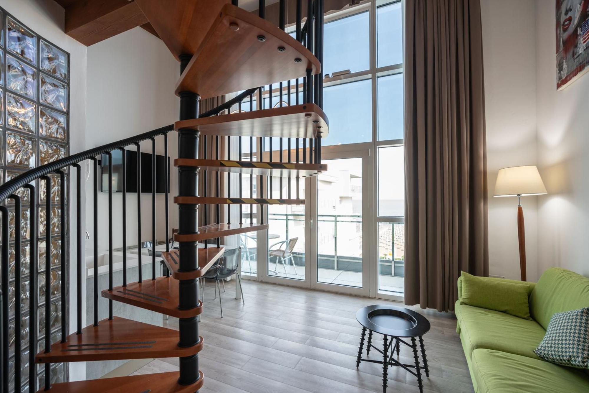 Hotel Marzia Holiday Queen Каорле Экстерьер фото