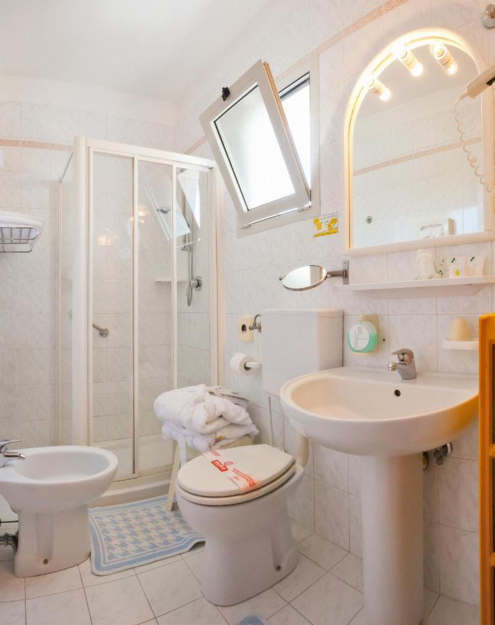 Hotel Marzia Holiday Queen Каорле Экстерьер фото